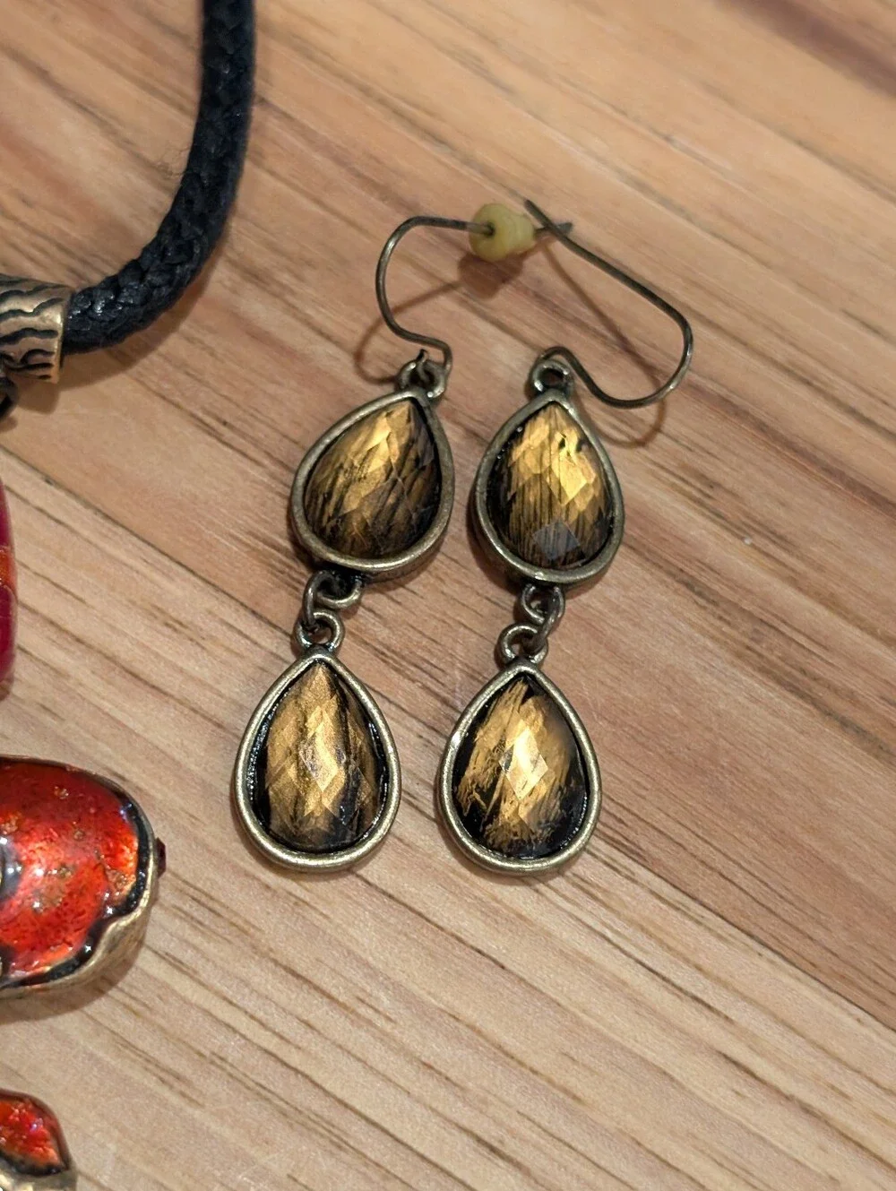 Red and Gold Glass And Enamel Pendant Necklace and Earrings Set